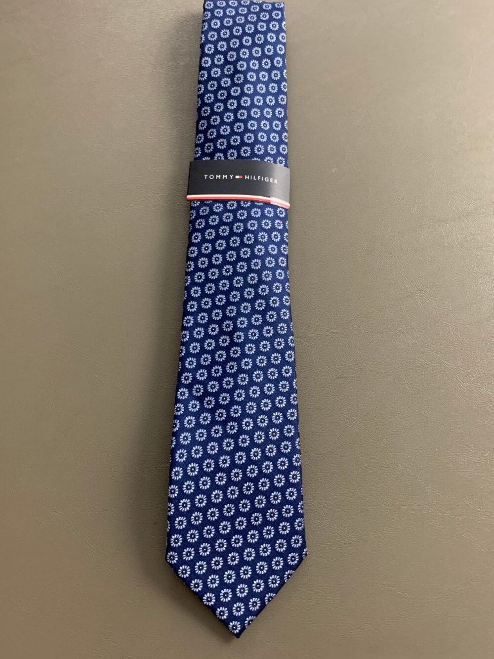 Tommy Hilfiger Men's 3'' Silk Blend Neck Tie, Blue Jordan Floral, One Size